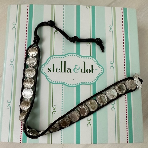 stella&dot scallop and leather bracelet - Picture 2 of 2